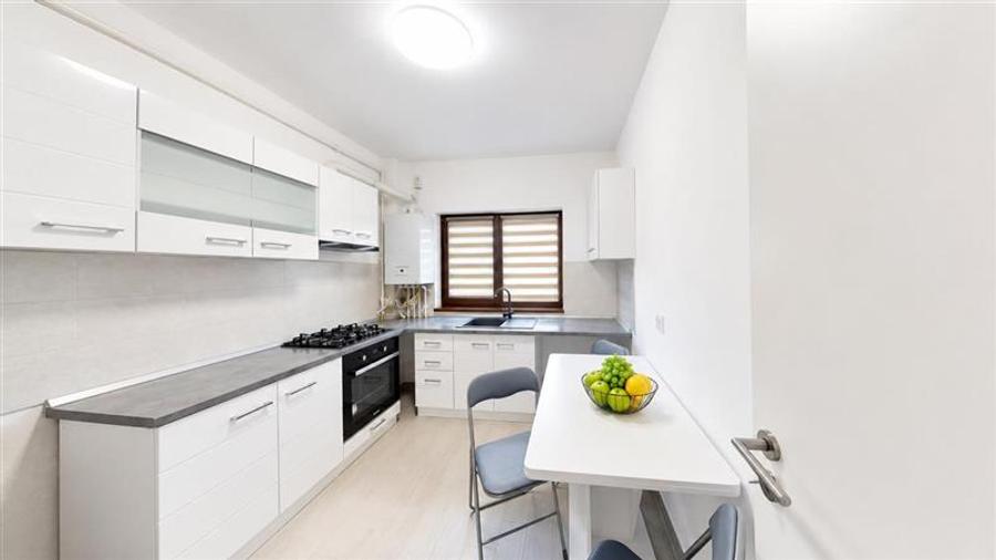 Apartament cu 2 camere decomandat, mobilat în Sânpetru