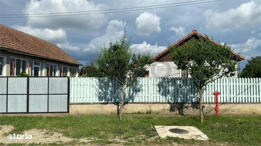 Casă cu 4 camere în Bicaci