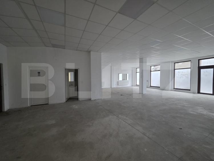 Spațiu comercial, de 270 mp, în Semicentral