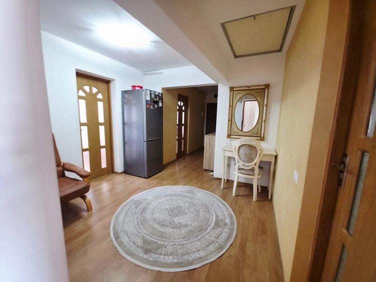Apartament cu 3 camere decomandat în Mărăței