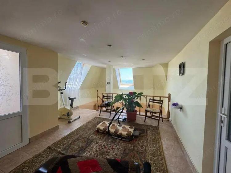 Casă cu 9 camere cu Teren 303 Mp în Central