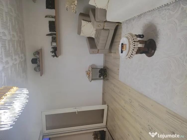 Apartament cu 4 camere decomandat în Central