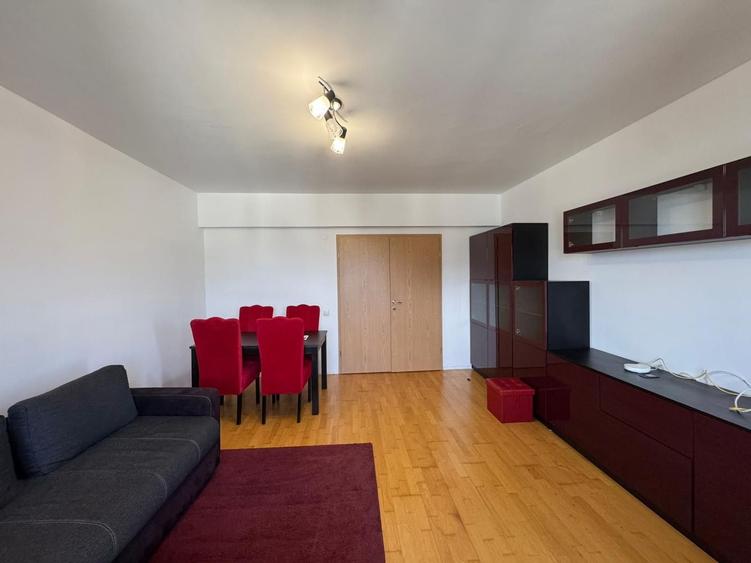 Apartament cu 3 camere decomandat, mobilat în Tei