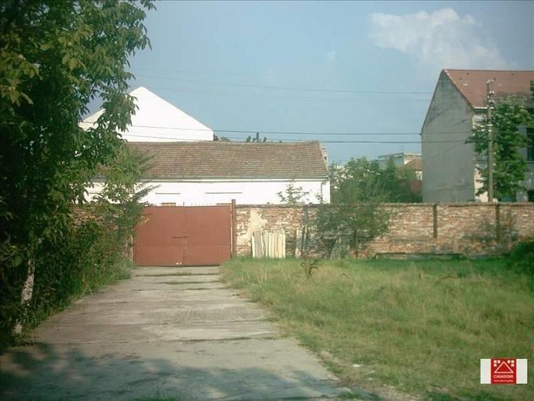 Teren Construcții intravilan de 2100 mp, în Boul Roșu