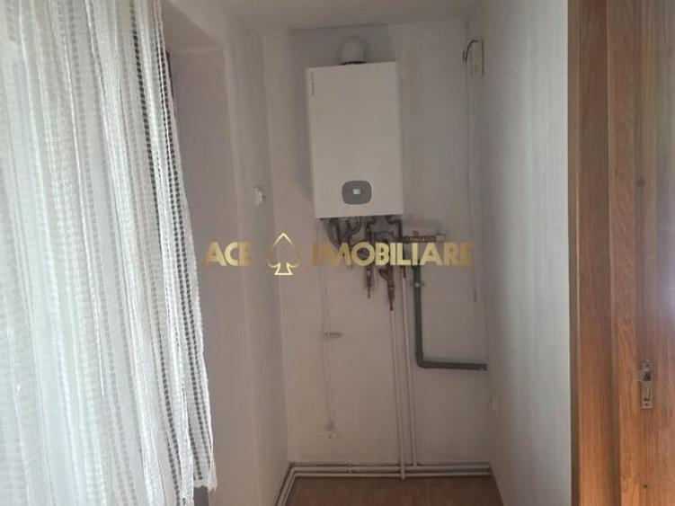 Casă individuală cu 4 camere cu Canalizare în Colentina