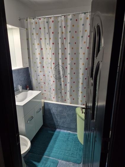 Apartament cu 2 camere semidecomandat în Podu Roș