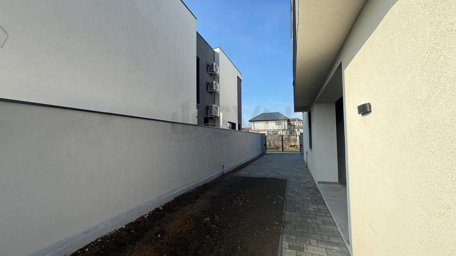 Casă individuală cu 5 camere cu Canalizare în Central