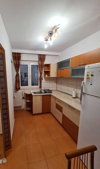 Apartament cu 3 camere decomandat în Tineretului