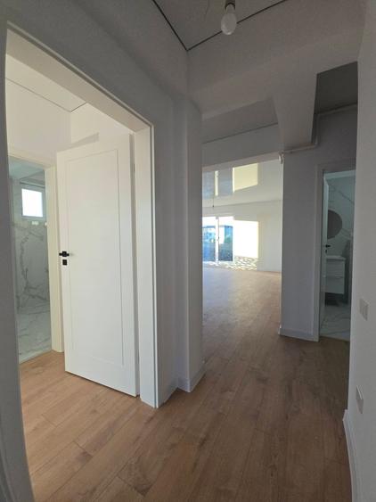 Apartament cu 3 camere decomandat în Dobroești