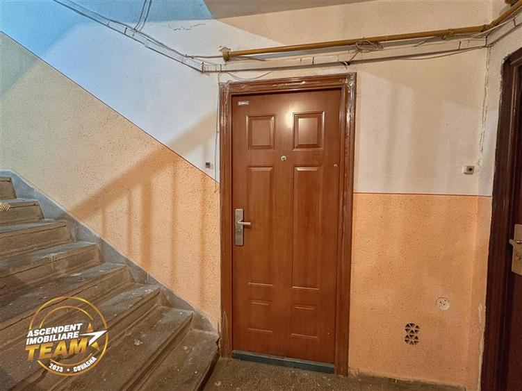 Apartament cu 2 camere decomandat în Simeria