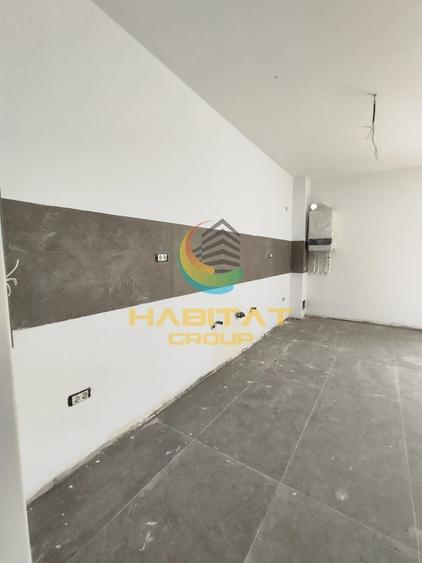 Apartament cu 3 camere semidecomandat în Berceni