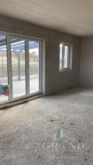 Casă individuală cu 4 camere cu Canalizare în Tureni
