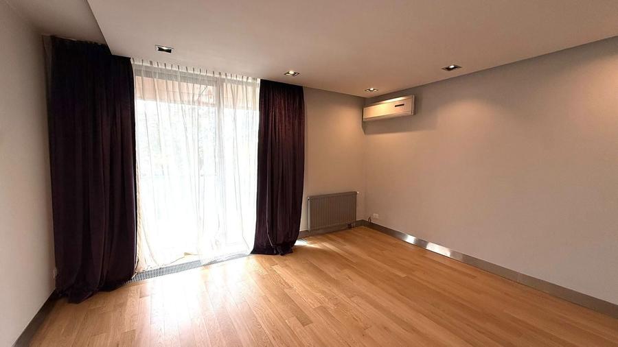 Apartament cu 4 camere, mobilat în Băneasa