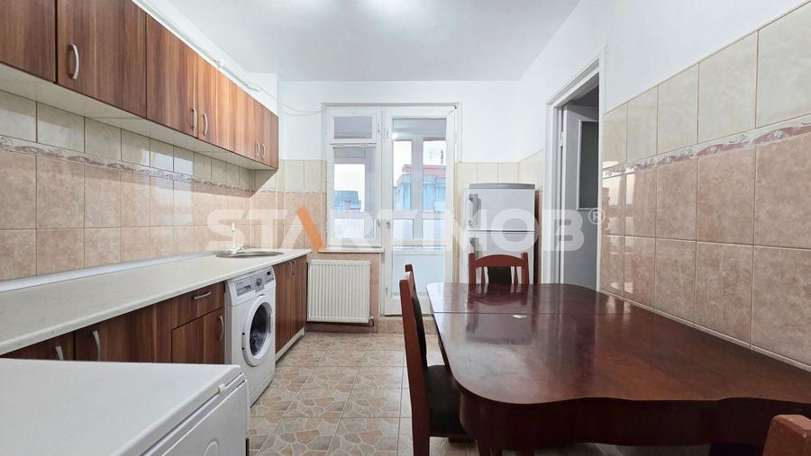 Apartament cu 3 camere decomandat, mobilat în Vlahuță
