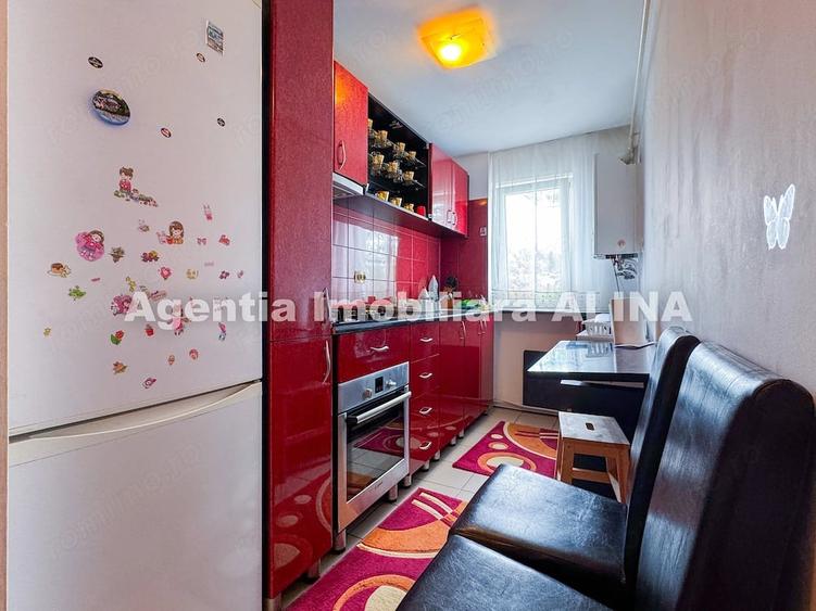 Apartament cu 3 camere semidecomandat în Micro 15