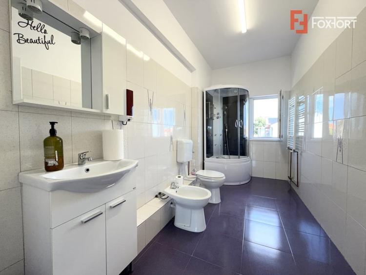 Birou, de 128 mp, în Complex Studențesc