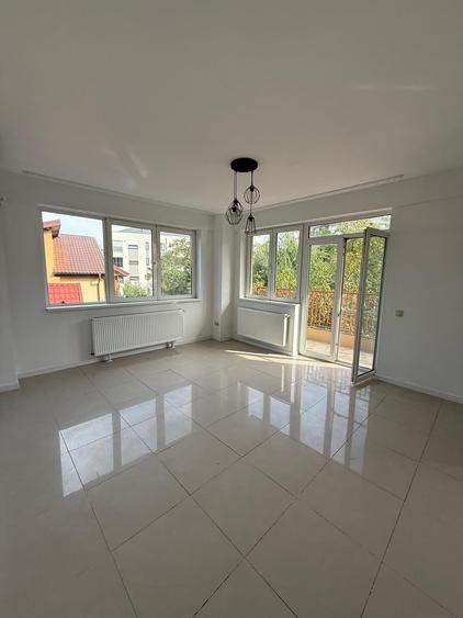Apartament cu 2 camere semidecomandat în Văcăresti