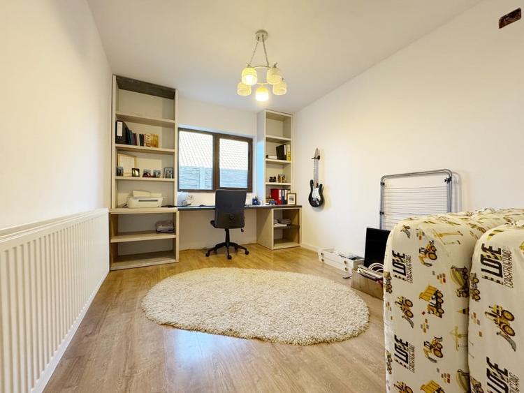 Casă individuală cu 5 camere cu Garaj în Sânmihaiu German