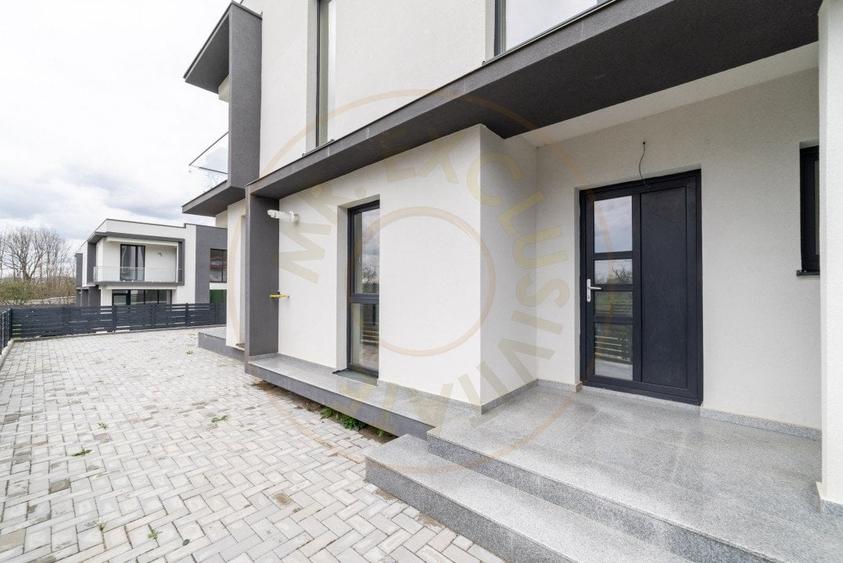 Duplex cu 4 camere cu Canalizare în Budeasa
