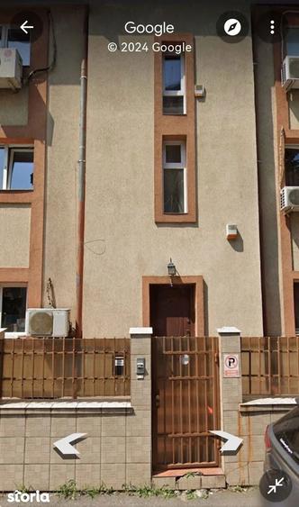 Casă cu 8 camere cu Teren 200 Mp în Centrul Civic
