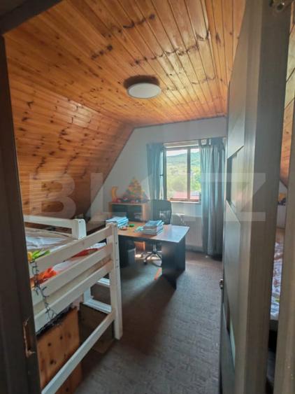 Casă cu 5 camere cu Teren 1100 Mp în Central