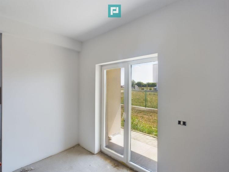 Apartament cu 3 camere semidecomandat în Torontalului
