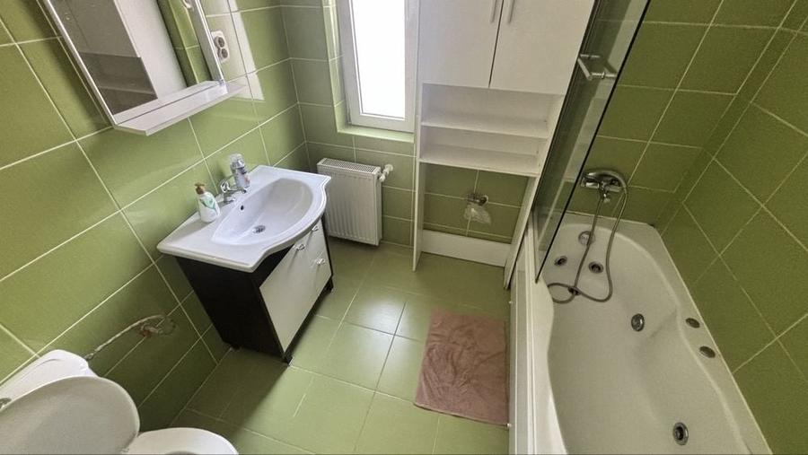 Apartament cu 3 camere decomandat în Florești