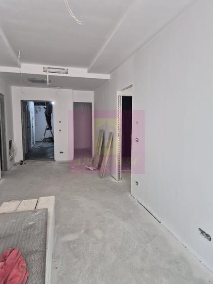 Apartament cu 2 camere decomandat în Pajura