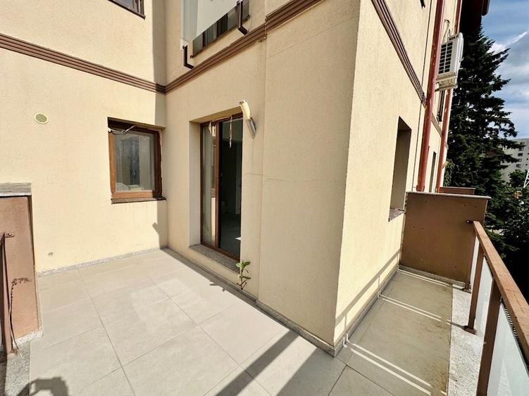 Apartament cu 3 camere decomandat în Aviației