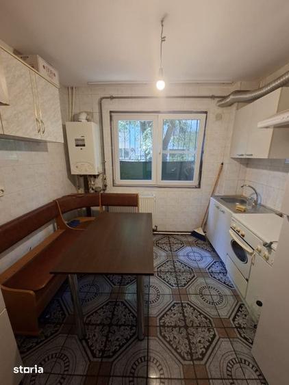 Apartament cu 2 camere semidecomandat, mobilat în Rovine