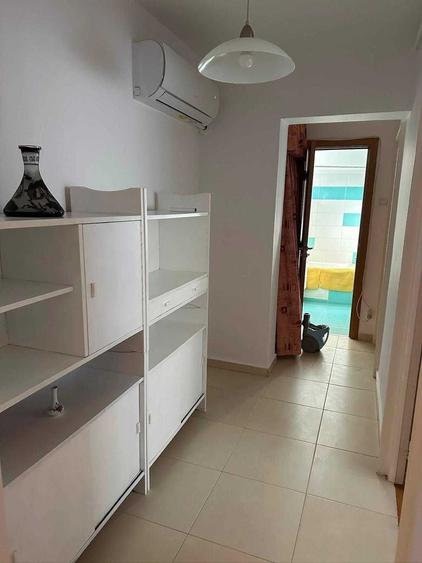 Apartament cu 3 camere decomandat în Titan