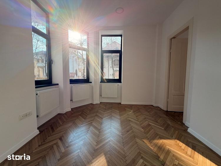 Spațiu comercial, de 250 mp, în Capitale