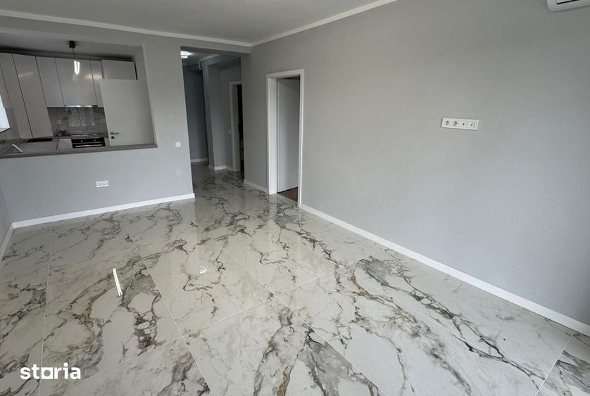Apartament cu 3 camere decomandat în Cristian