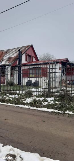 Casă cu 5 camere cu Teren 1000 Mp în Sâniob