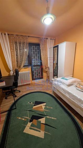 Apartament cu 3 camere decomandat în Filiași