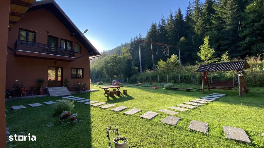Casă cu 5 camere cu Teren 5500 Mp în Pojorâta
