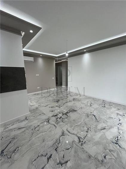 Apartament cu 3 camere decomandat în Torontalului