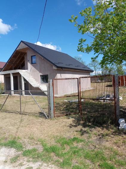Casă cu Teren 1000 Mp în Osmancea