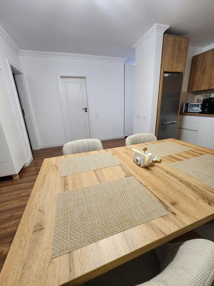 Apartament cu 2 camere semidecomandat în Mărăști