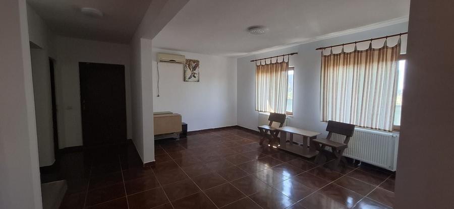 Casă cu 8 camere cu Canalizare în Exterior Nord
