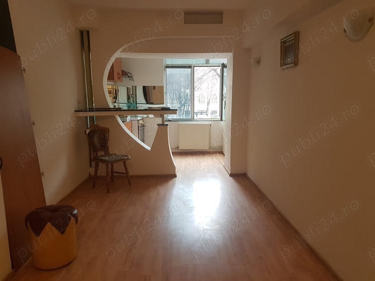 Apartament trei camere decomandat, etaj unu din patru, bloc deosebit, mobilat, doua balcoane inchise - 8