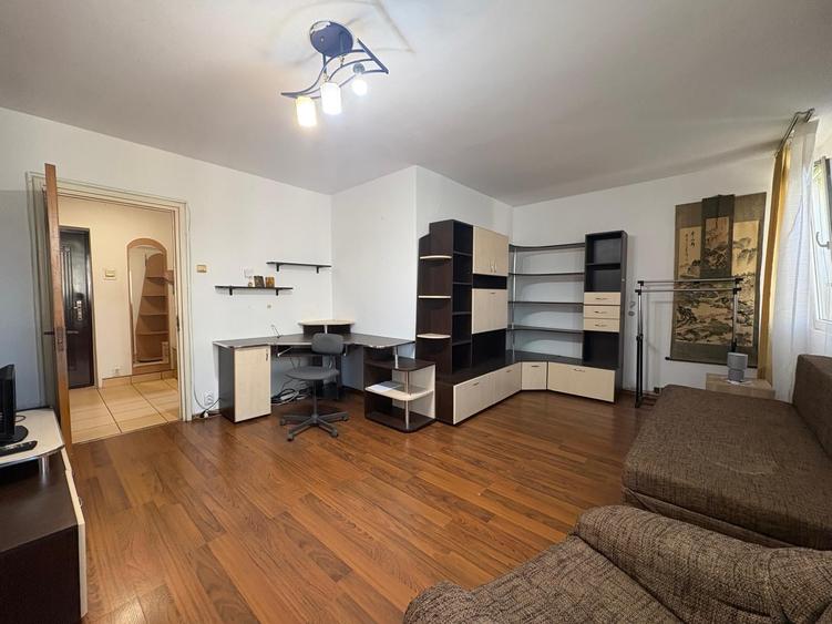 Apartament cu 2 camere decomandat în Titan