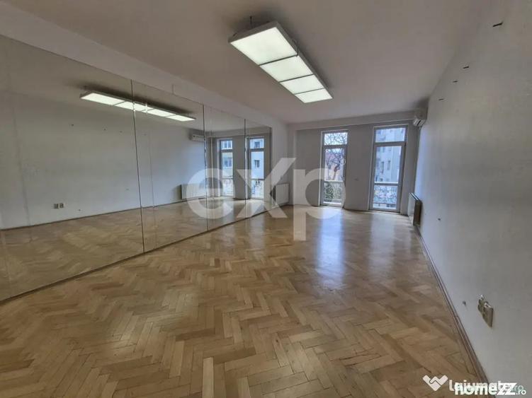 Casă cu 10 camere cu Teren 158 Mp în Dorobanți