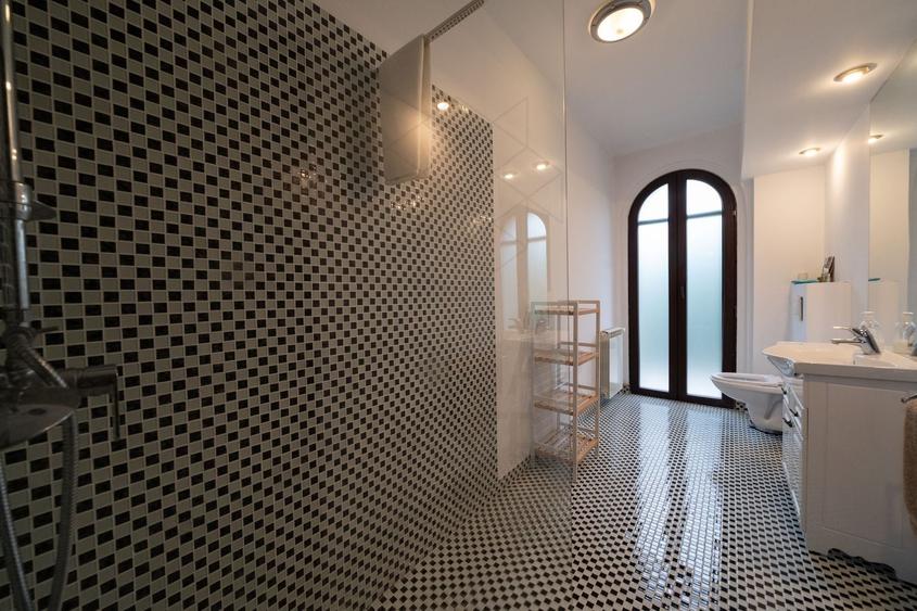 Casă individuală cu 6 camere cu Canalizare în Pipera