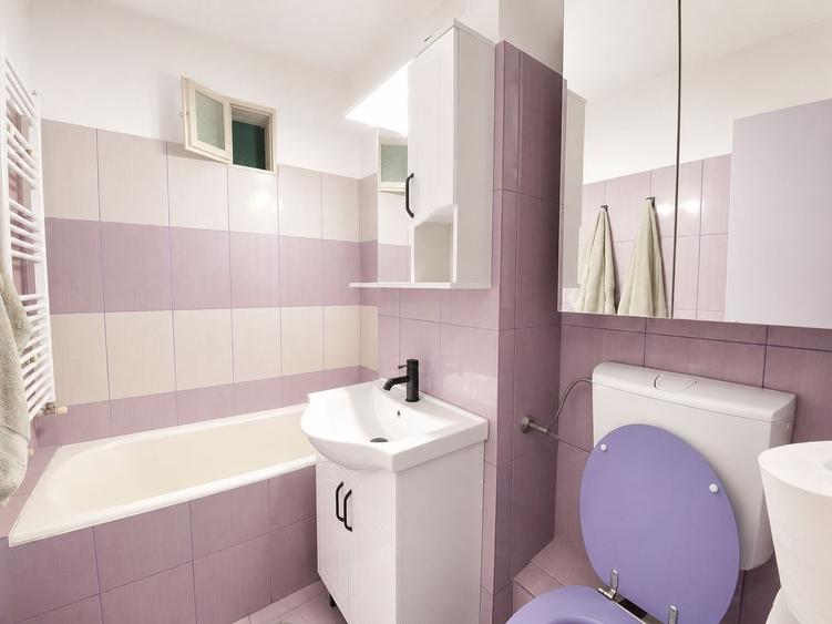 Apartament cu 3 camere decomandat, mobilat în Aradului