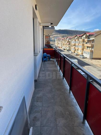Apartament cu 3 camere semidecomandat în Florești
