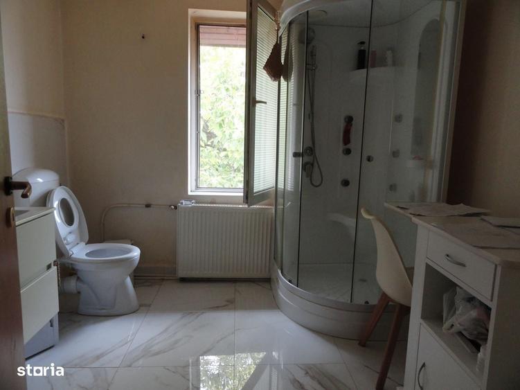 Casă cu 4 camere cu Teren 500 Mp în Central