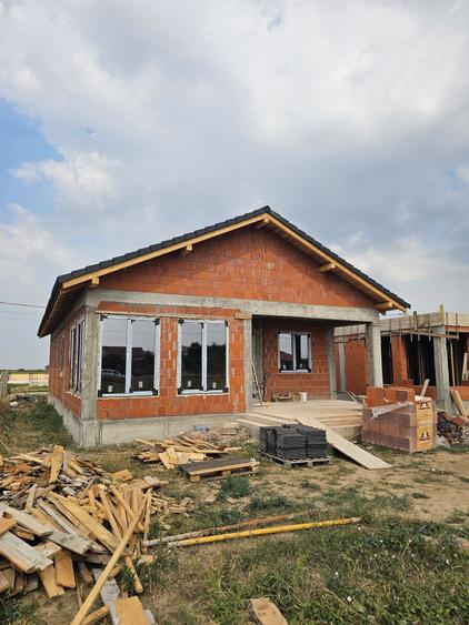 Casă cu 3 camere în Centura