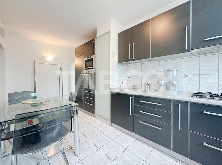 Apartament cu 4 camere semidecomandat, mobilat în Hunedoara