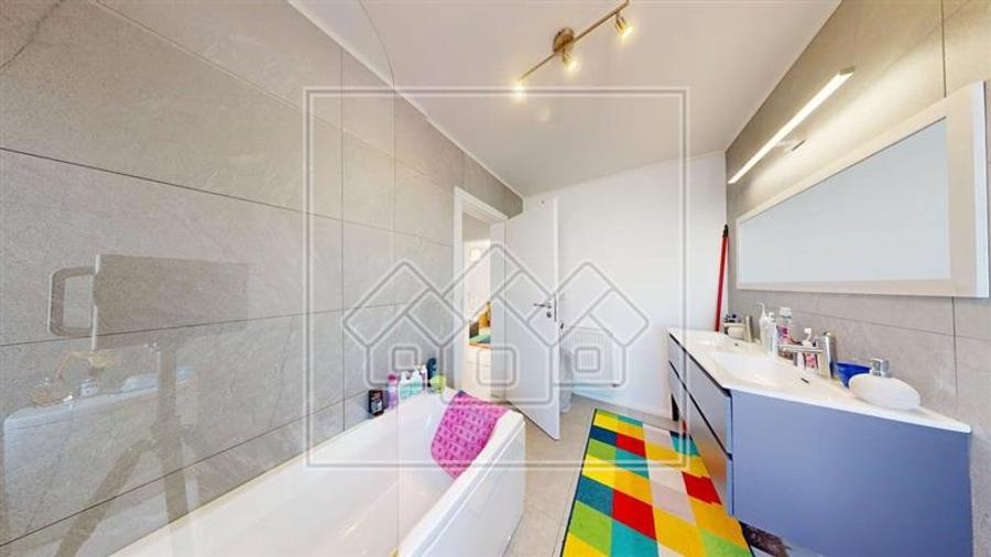 Duplex cu 3 camere cu Canalizare în Șelimbăr